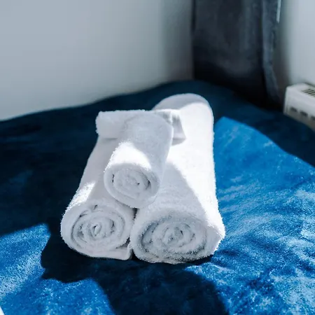 Feriehus Stunning 3 Bedroom House Near Centre With Free Parking