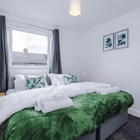 Stunning 3 Bedroom House Near Leeds Centre With Free Parking