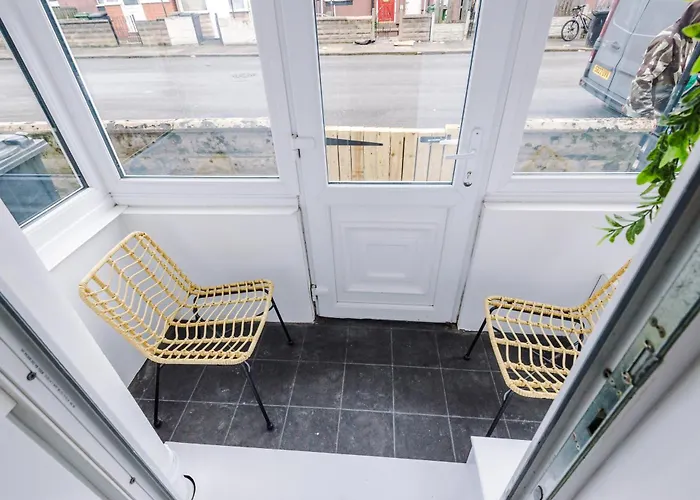 Holiday home Stunning 3 Bedroom House Near Centre With Free Parking *