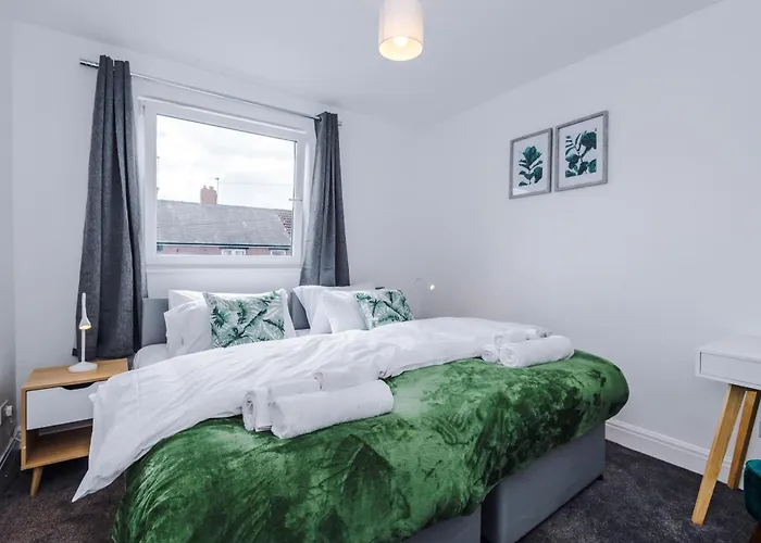 Stunning 3 Bedroom House Near Centre With Free Parking