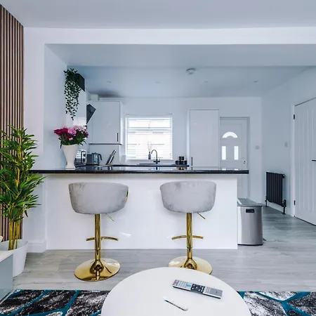 Vakantiehuis Stunning 3 Bedroom House Near Centre With Free Parking *