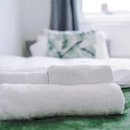 Vakantiehuis Stunning 3 Bedroom House Near Centre With Free Parking *