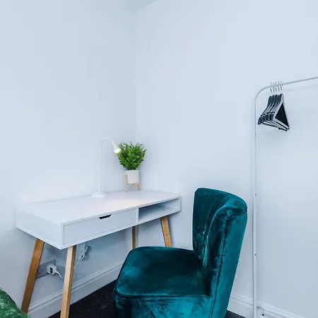 Vakantiehuis Stunning 3 Bedroom House Near Centre With Free Parking *